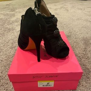 Betsey Johnson Black Walford Heels